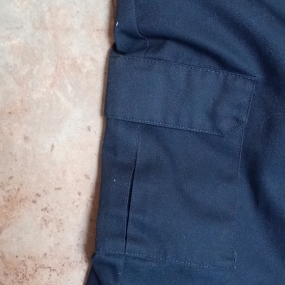Red cap. Navy work pants - Picture 3 of 6